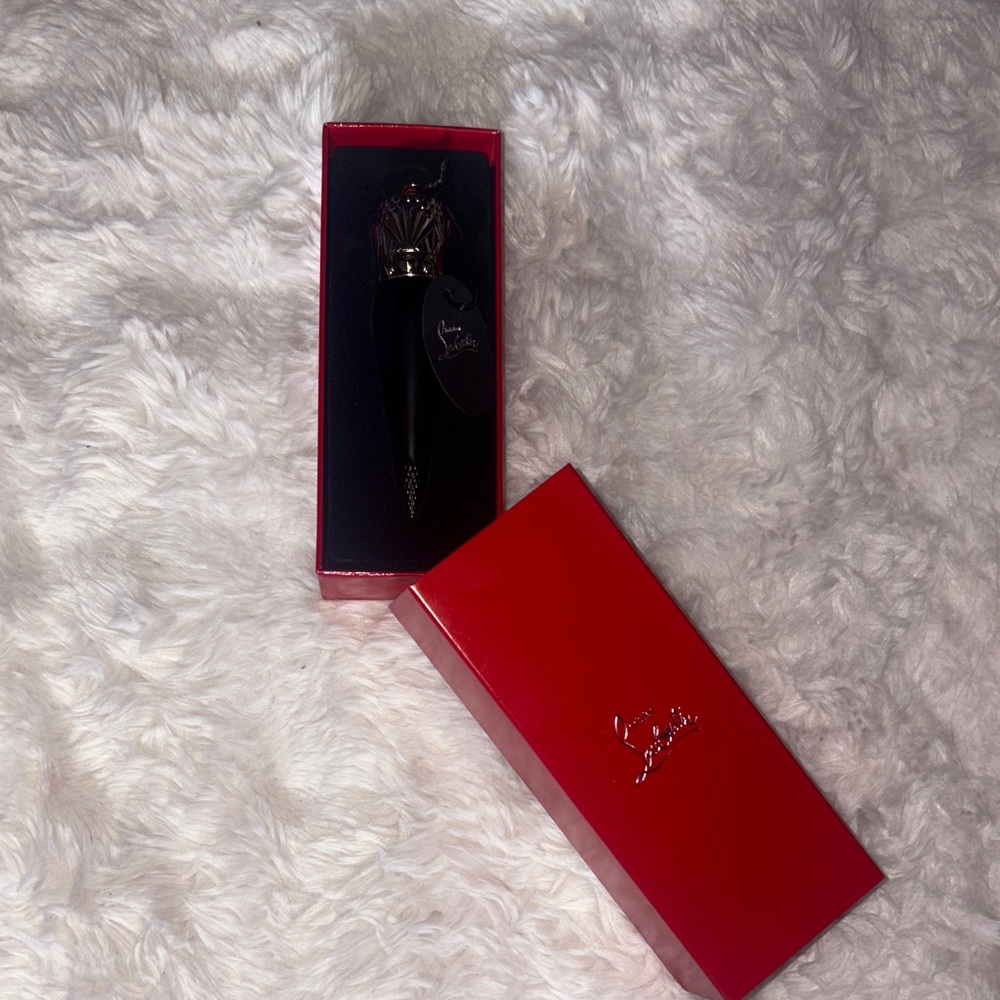 Christian Louboutin Velvet Matte Lipstick shade (Rouge Louboutin)